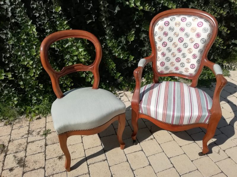 chaises et fauteuil assortis tapissier decorateur sables olonne