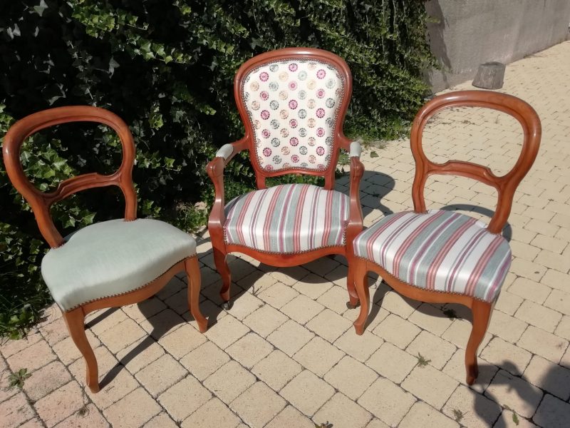 chaises et fauteuil assortis tapissier decorateur sables olonne