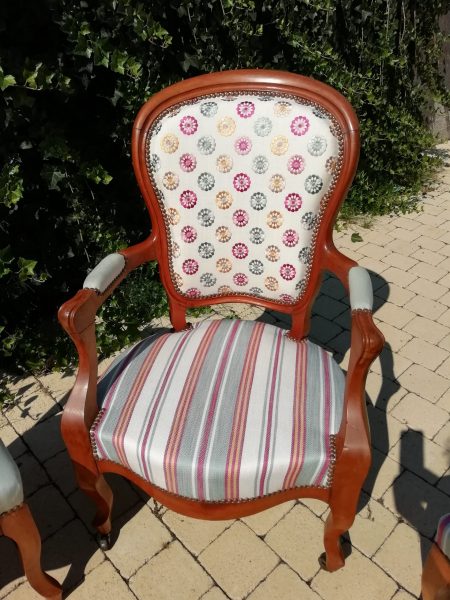 chaises et fauteuil assortis tapissier decorateur sables olonne