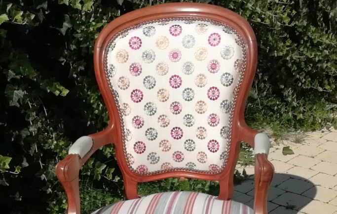 chaises et fauteuil assortis tapissier decorateur sables olonne