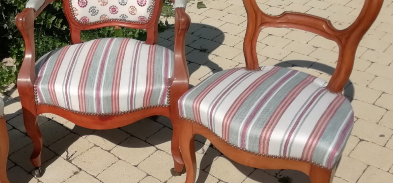 chaises et fauteuil assortis tapissier decorateur sables olonne